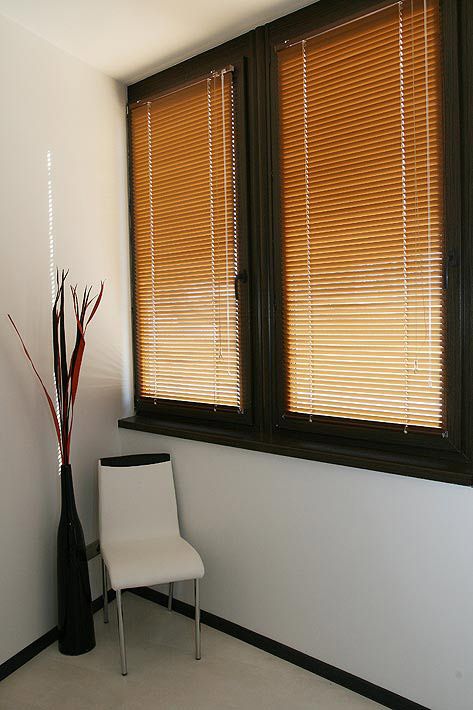 Алюминиевые жалюзи окраска под дерево