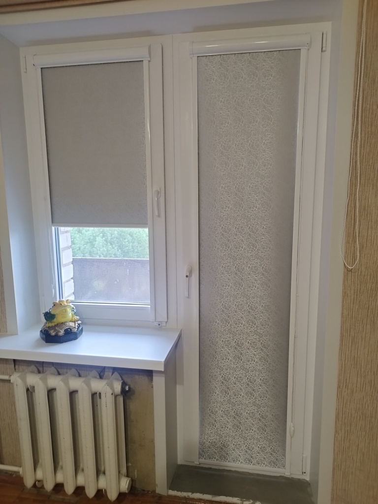 рулонные шторы на балконную дверь.jpg