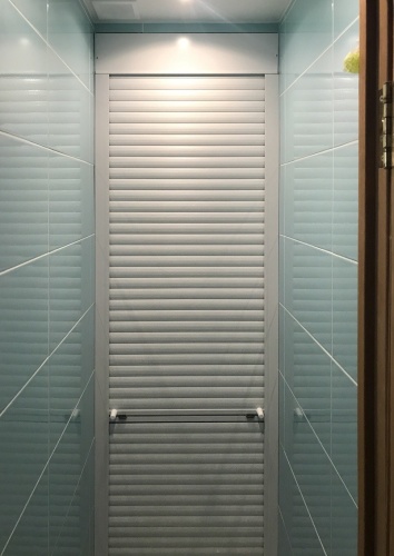 Ролеты в туалет (из двух частей)