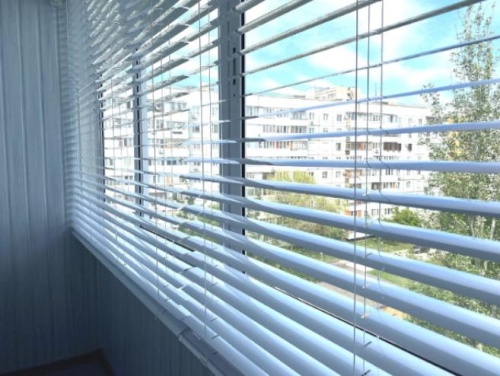 Алюминиевые жалюзи "HOLIS" 25 мм